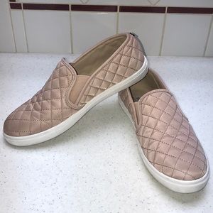 STEVE MADDEN ECNTRCQT BLUSH PINK SLIP ONS